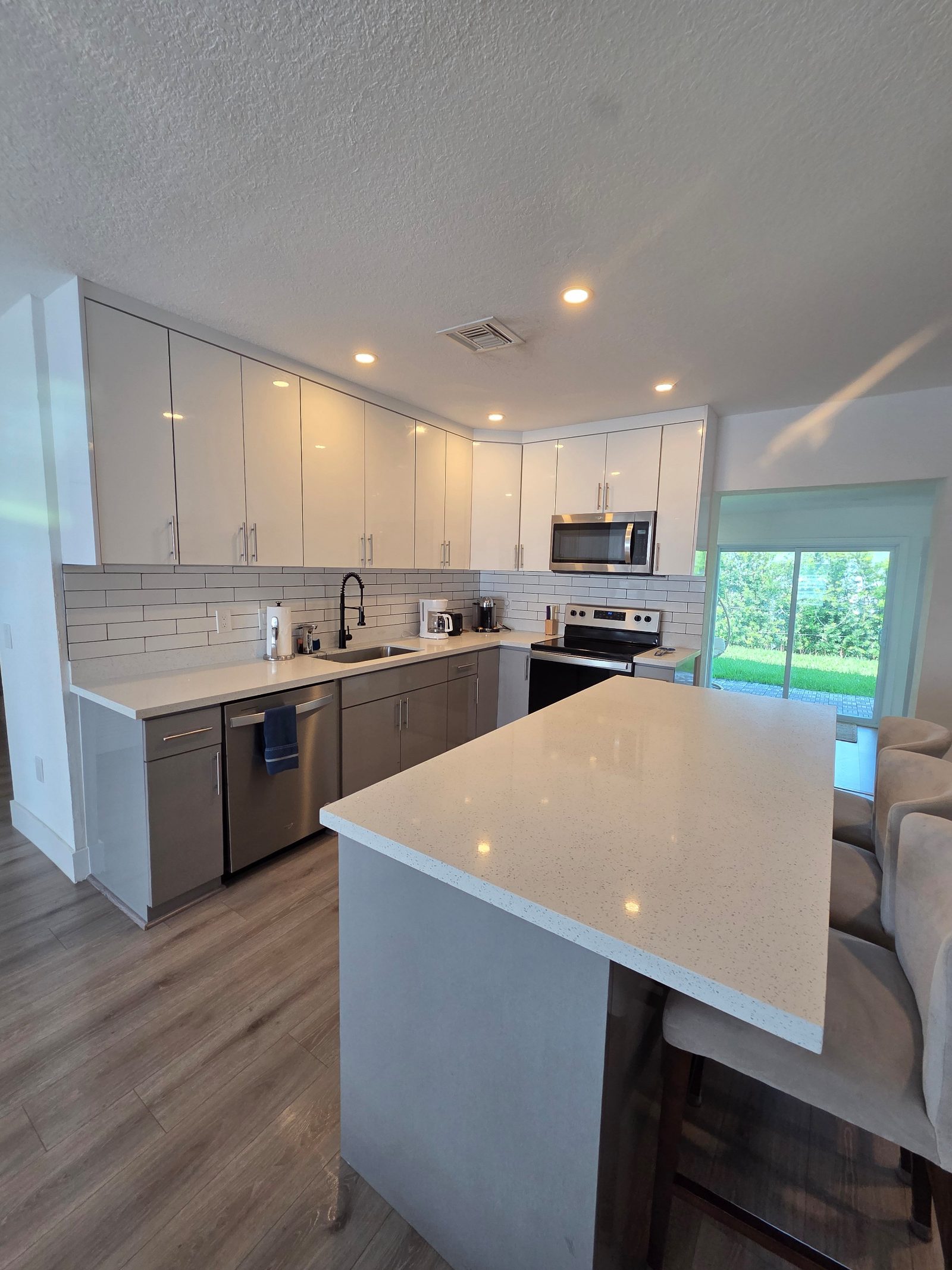 Spotless kitchen and bedroom