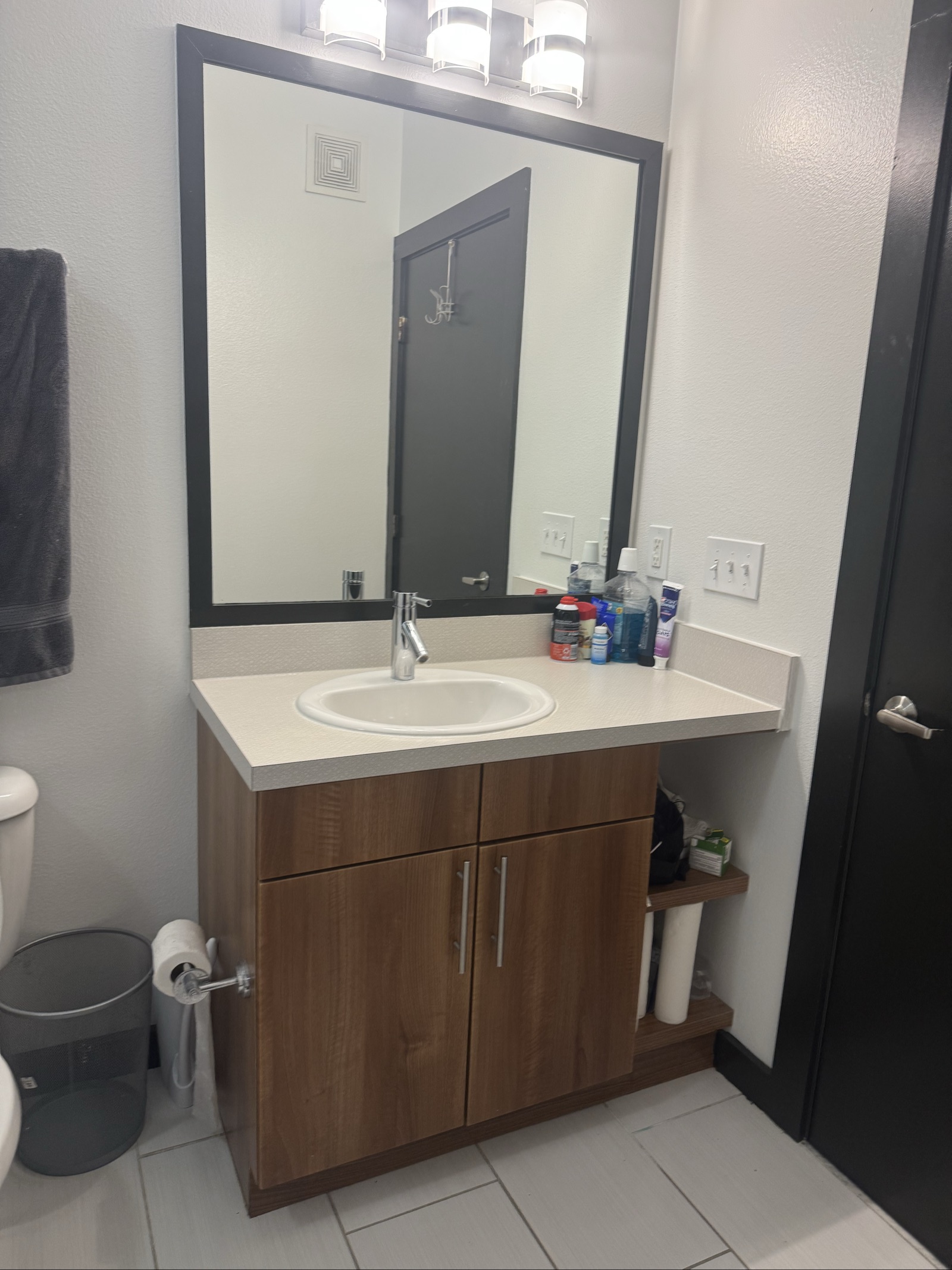 The same bathroom after cleaning